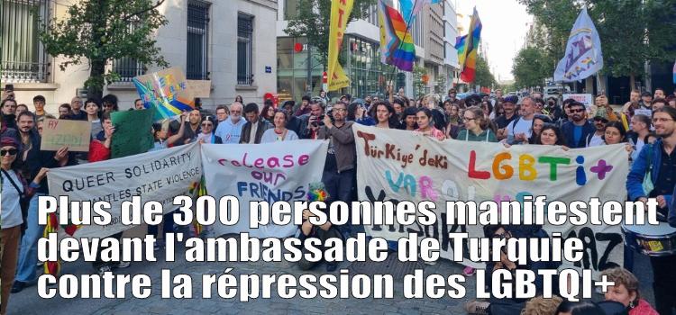 Plus de 300 personnes manifestent devant l